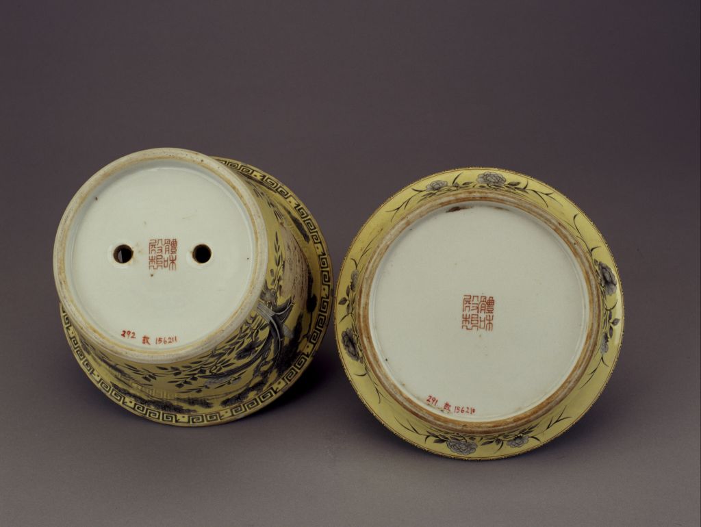 图片[2]-Yellow ground ink color folding flower pattern flowerpot and toilet box-China Archive